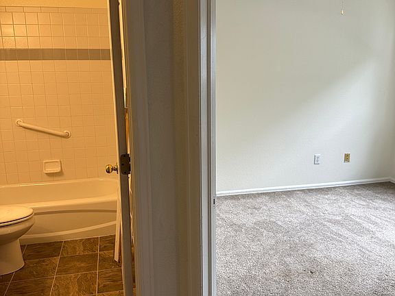 5th image of 2610 Plumtree Grv