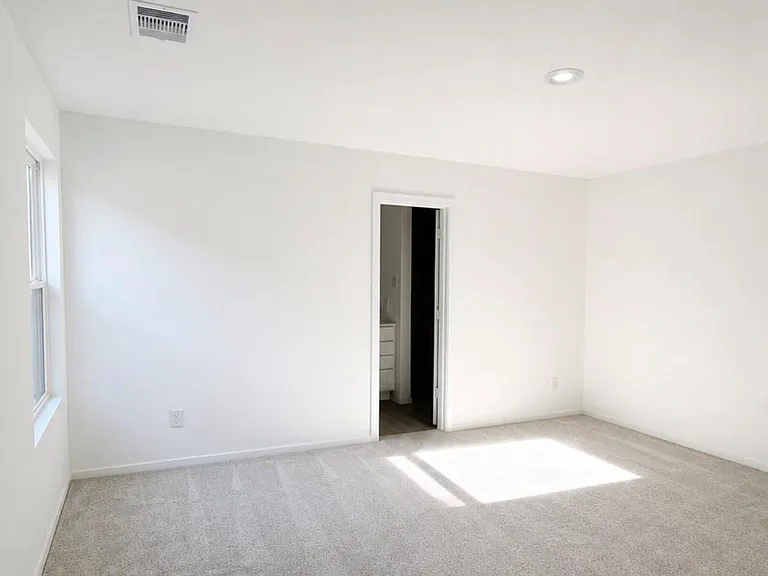 21365 Carosella Dr — Photo 9