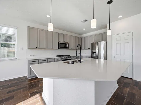 2111 Katalonia Ln, Fresno, TX 77545
