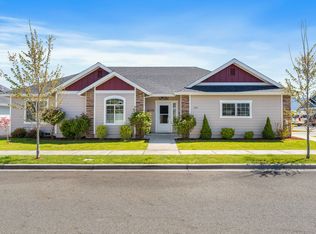 931 SW Blackberry Ln, Grants Pass, OR 97527