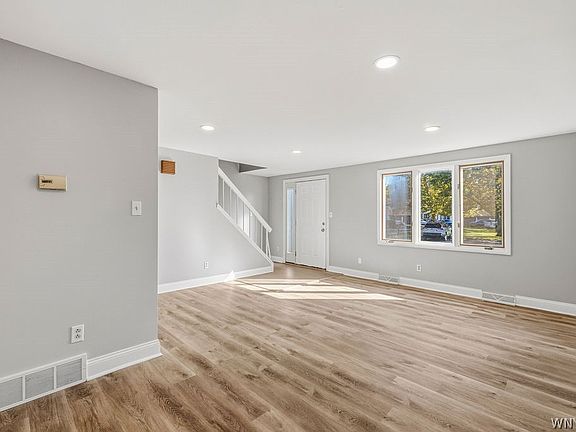 4th image of 351 Charlesgate Cir
