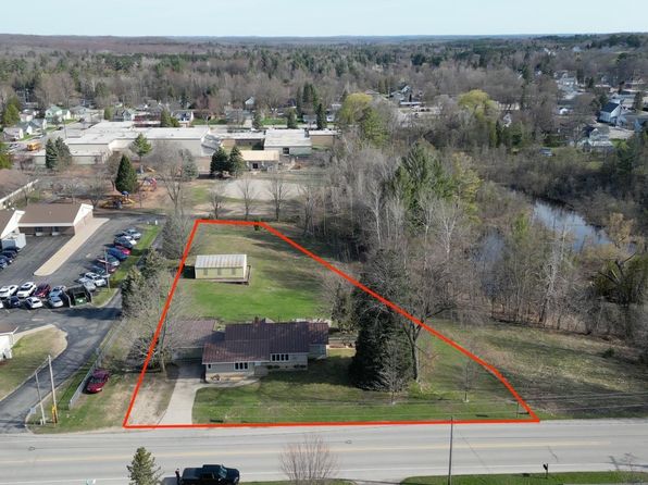 306 Fenton St, Kingsley, MI 49649