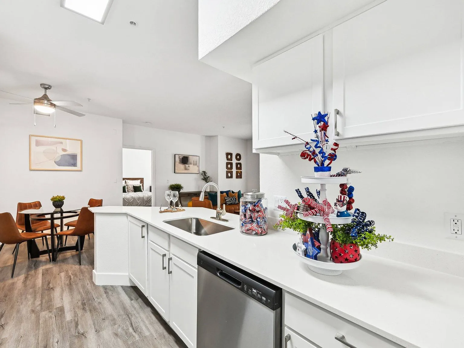 Stone Cliff Apartments — Photo 3