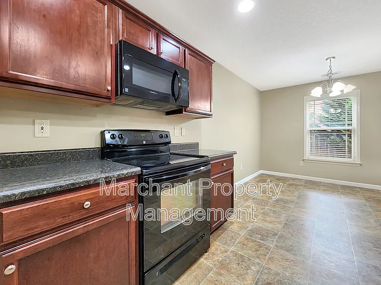 657 Chartwell Dr — Photo 10