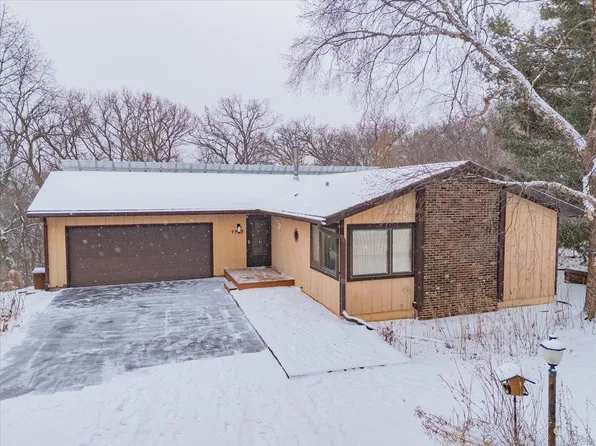 7307 Vista Ct, Middleton, WI 53562