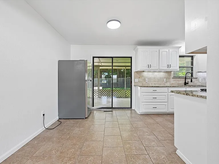 1224 S Broadway St — Photo 10