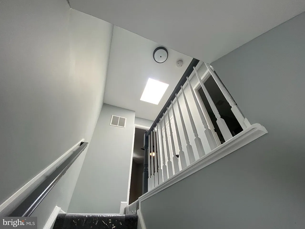 3 bed, 1.5 bath, 1168 sqft, $4,000 — Photo 4