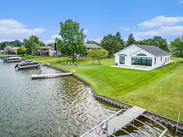 126 Karen Ct, Brooklyn, MI 49230