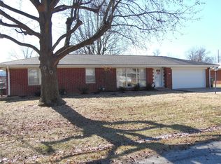 908 Southgate Dr, Belleville, IL 62223