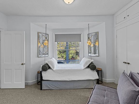 2nd image of 208 Metcalf St #200