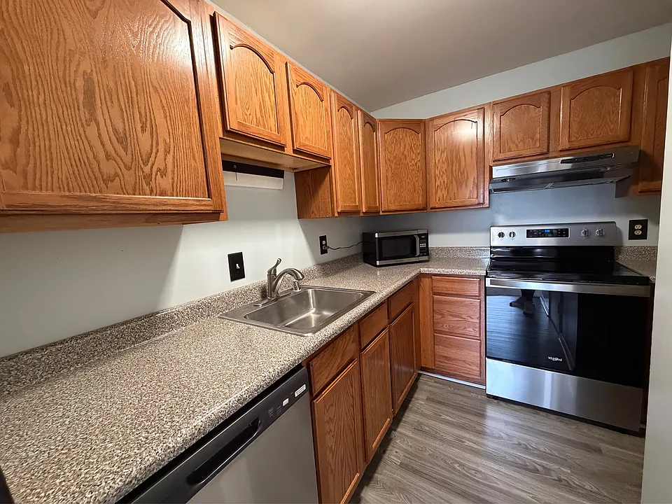 17 Warren Lodge Ct #1