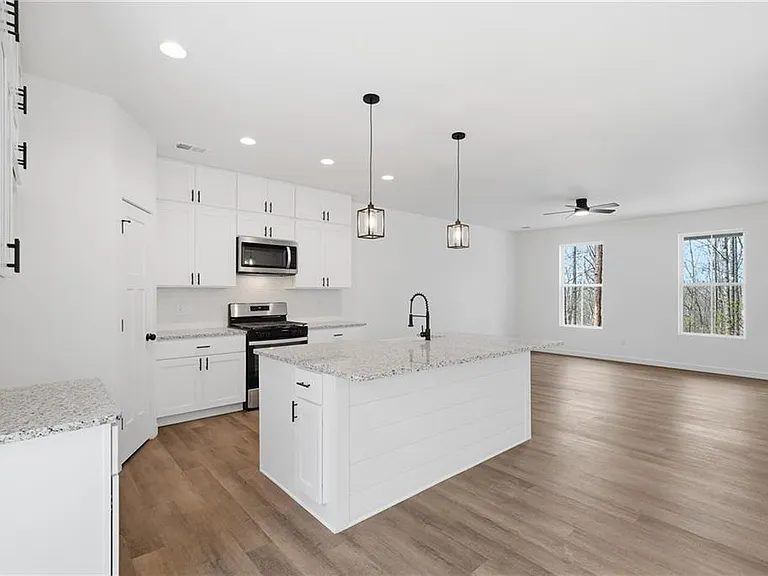 91 Smith And Wesson Way — Photo 33
