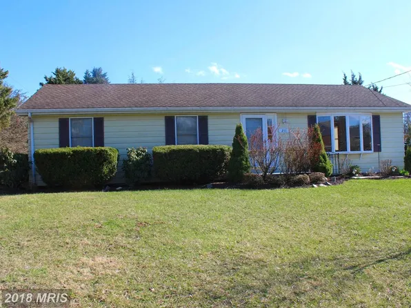 211 McMillan Ct, Martinsburg, WV 25404