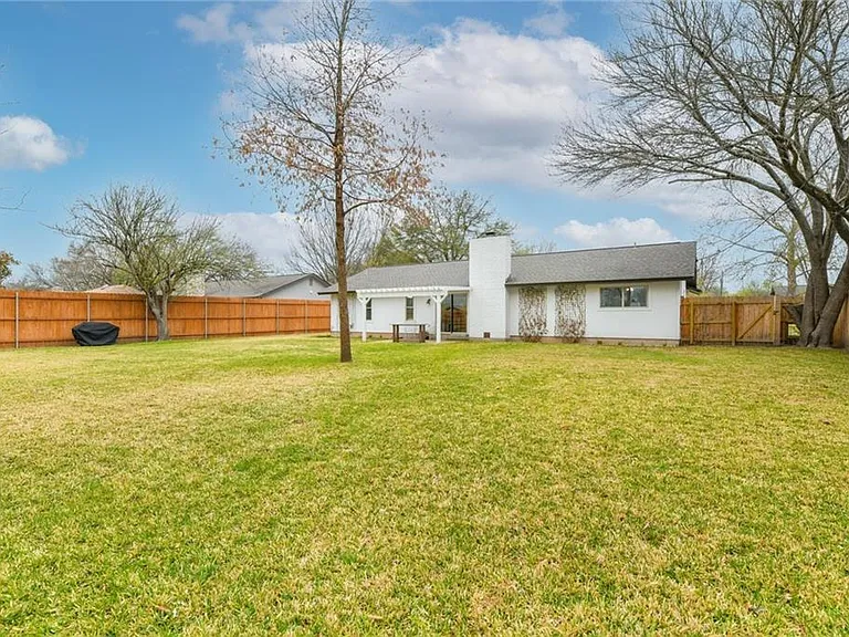 13313 Effingham St — Photo 5