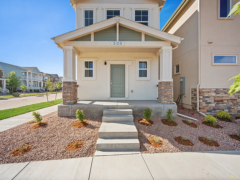 208 N Olympian Dr — Photo 2