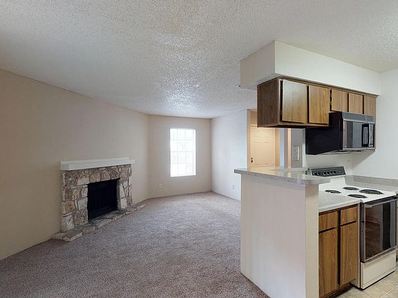 3rd image of 1823 Candlelight Ln