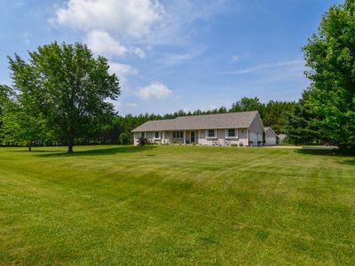 7645 Breeze Ln, Pulaski, WI, 54162