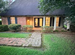 108 School St, Youngsville, LA 70592