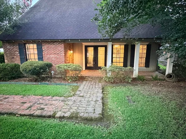 108 School St, Youngsville, LA 70592