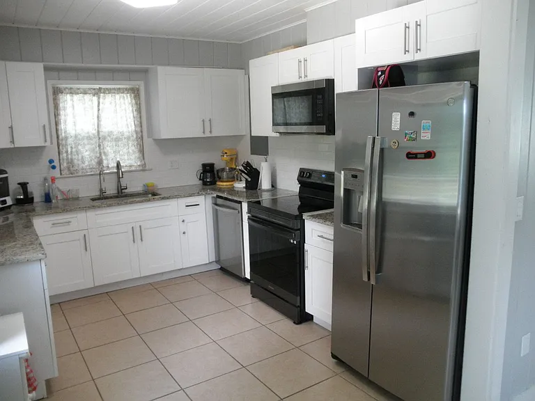 431 Virginia Dr — Photo 13