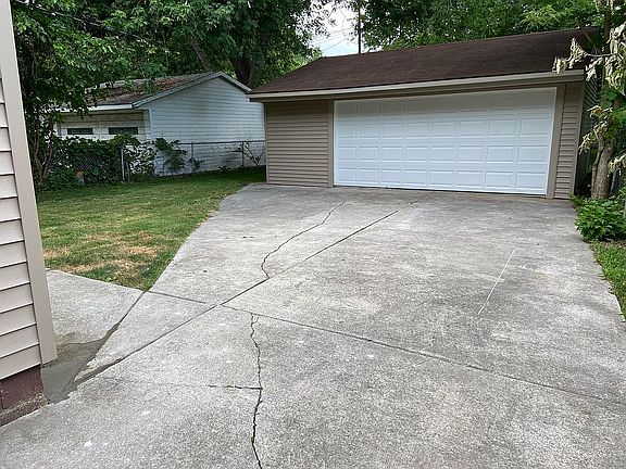 2nd image of 25954 Currier St