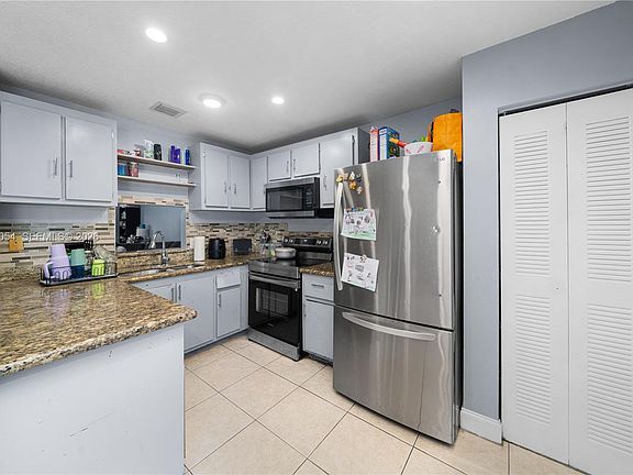 2nd image of 1293 Sussex Dr