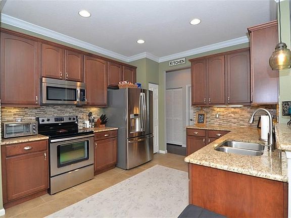 2nd image of 881 Bighorn St