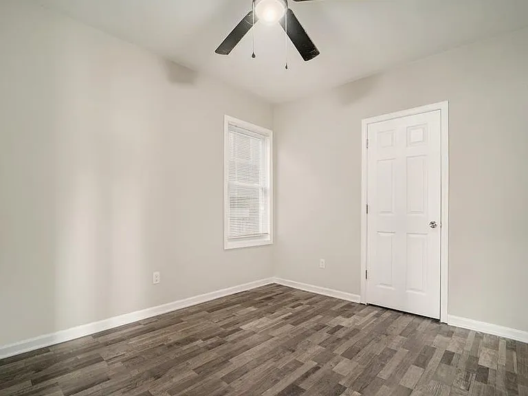 1045 Casgrain St — Photo 14