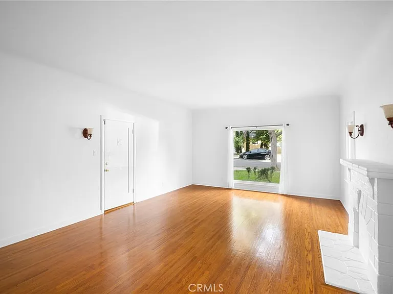 216-218 E Windsor Rd #1 — Photo 5