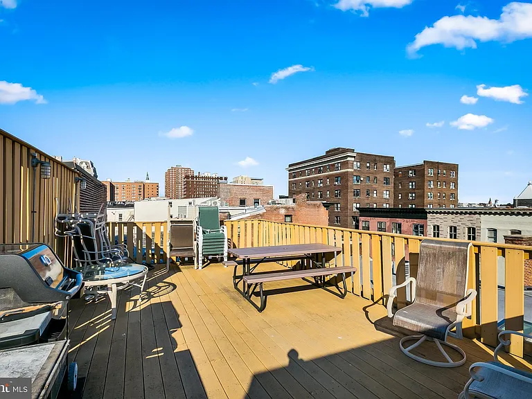 18 E Madison St #4 — Photo 30