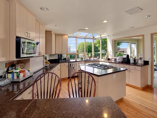 9625 NE 27th St, Bellevue, WA 98004