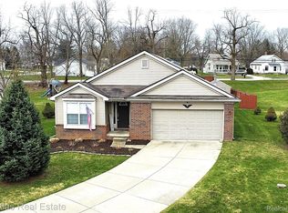 125 Fox Run Ct, Linden, MI 48451