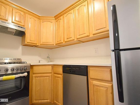3rd image of 170 W 23rd St APT 4T