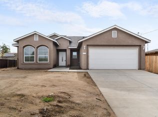 212 E Nebraska Ave, Dinuba, CA 93618