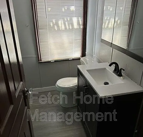 722 E King St #7 — Photo 3