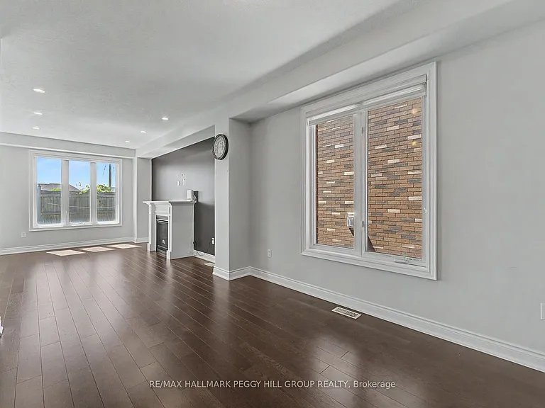 53 Nathan Cres #UPPER — Photo 4