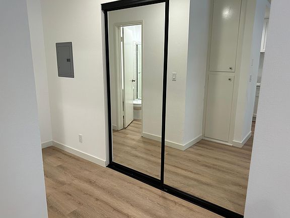 5th image of 10722 Missouri Ave #5