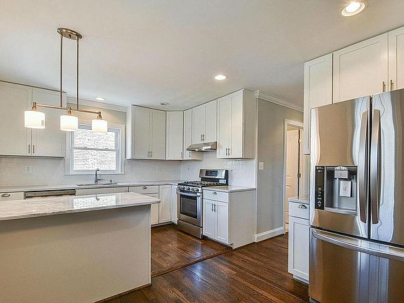 3rd image of 6408 Lone Oak Dr