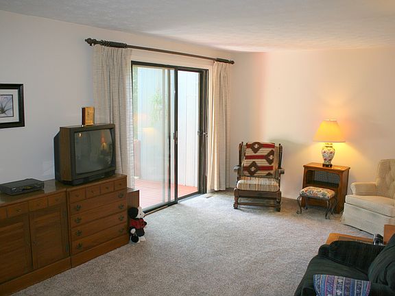 3rd image of 24 Hanningfield Cir
