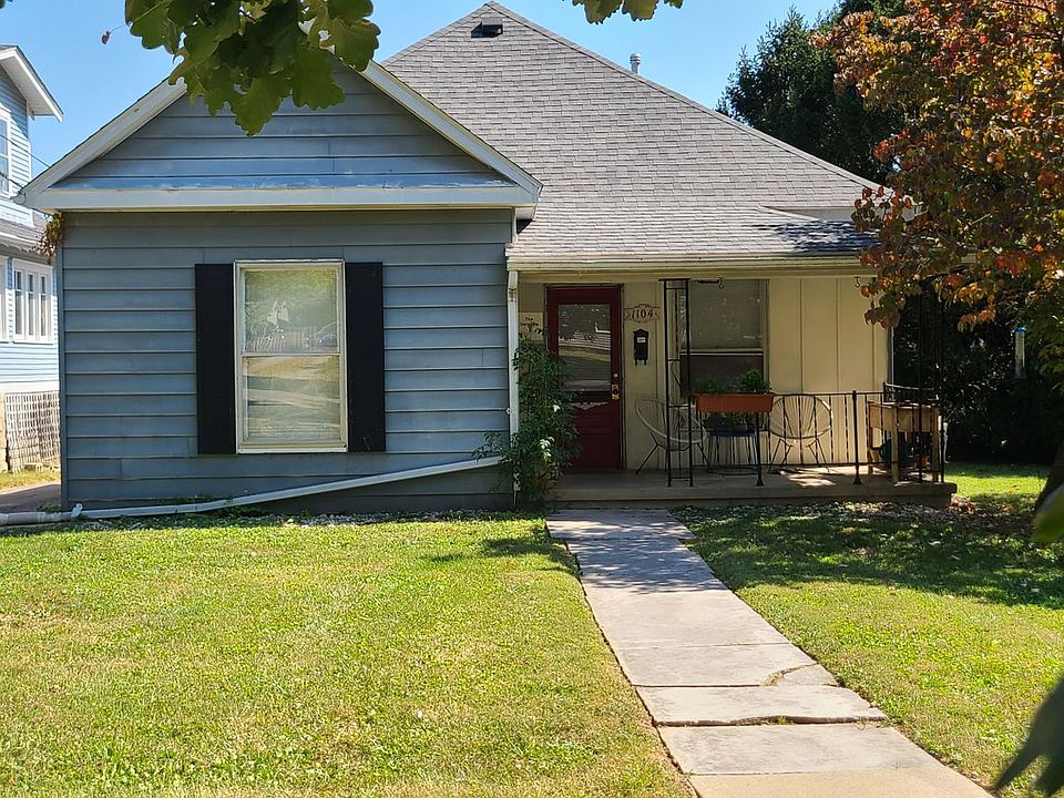 1st image of 1104 N Woodburn Ave