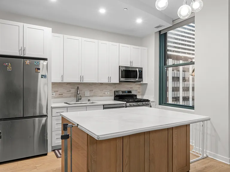 208 W Washington St #912 — Photo 7