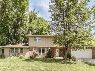 3901 Francrest Dr, West Des Moines, IA 50266