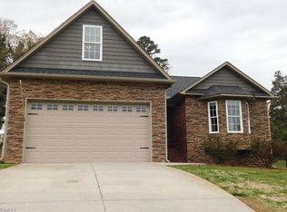 114 Camino Dr, Thomasville, NC 27360