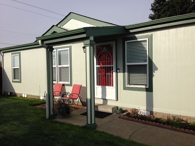 Donald, Oregon / 1344 Sq Ft