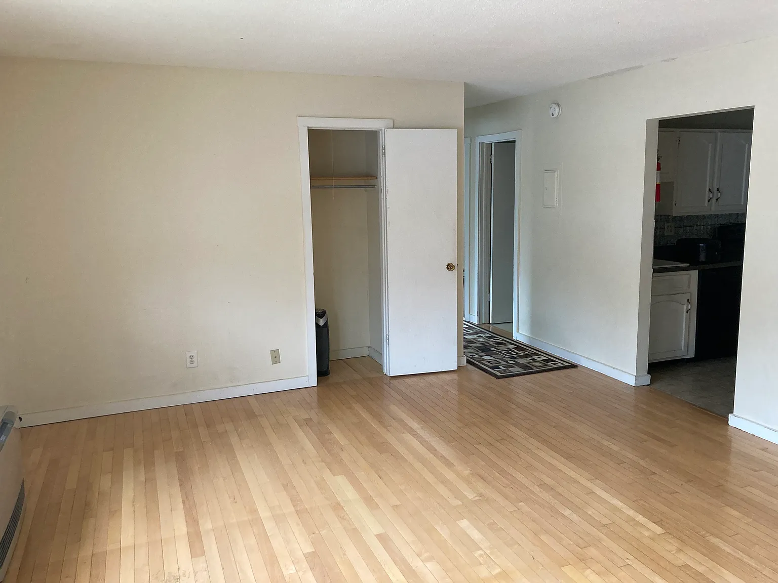 2 bed, 950 sqft, $1,700 — Photo 3