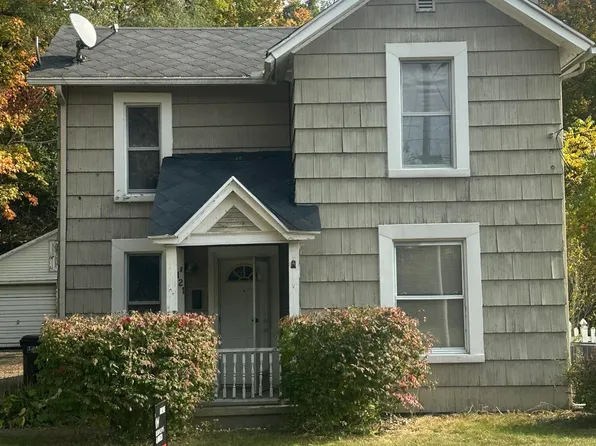 121 Maple St, Grass Lake, MI 49240