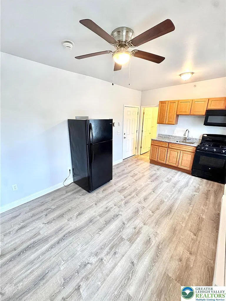 1 bed, 1.0 bath, 750 sqft, $925 — Photo 3