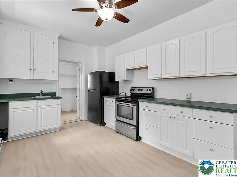 227 E Garrison St — Photo 10
