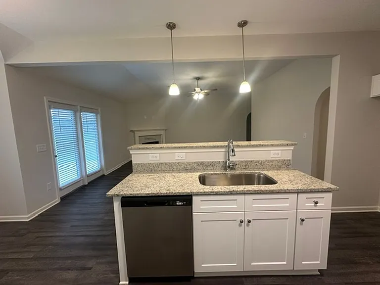 444 Country Club Dr — Photo 12