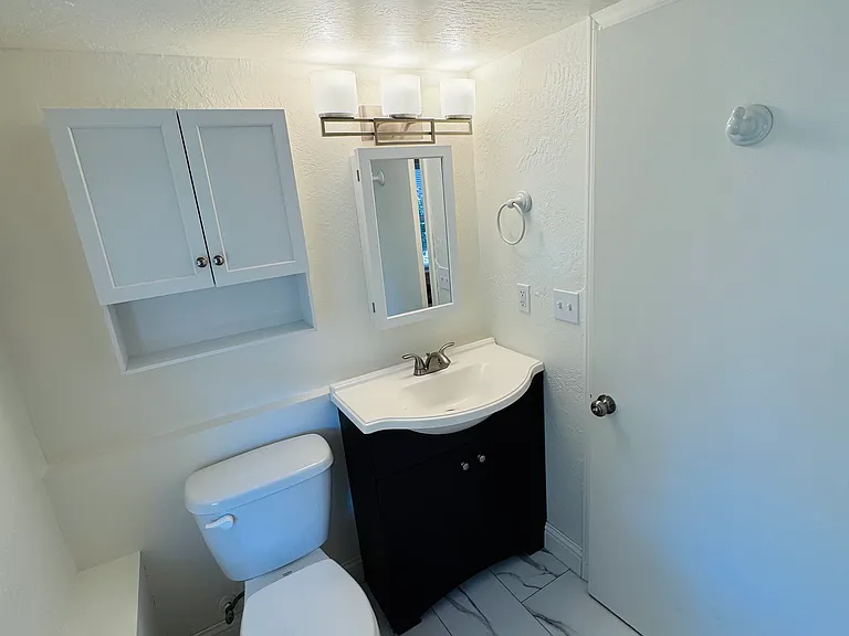 754 Slater St #B — Photo 7